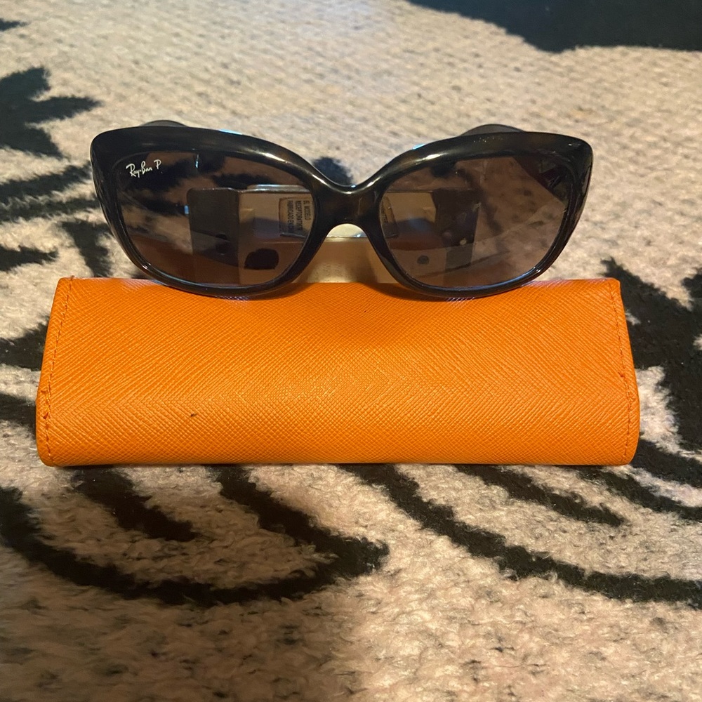 Authentic woman’s Raybans sunglasses
